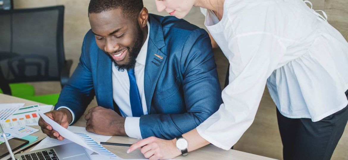 smiling-business-persons